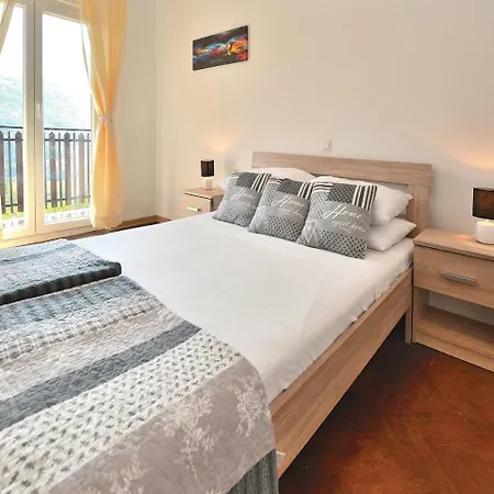 Four Bedroom In Smarje 아파트 *