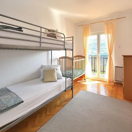 Four Bedroom In Smarje Apartmán Smarje pri Jelsah