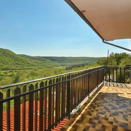 Apartmán Four Bedroom In Smarje *