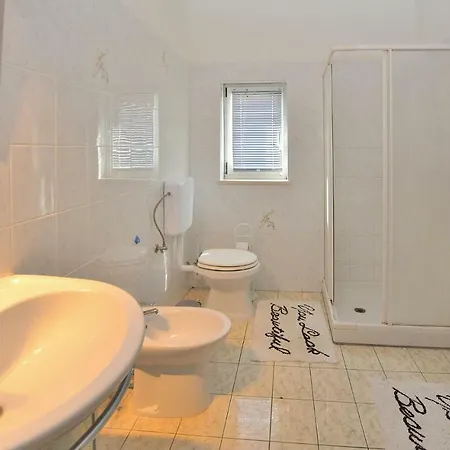 Four Bedroom In Smarje