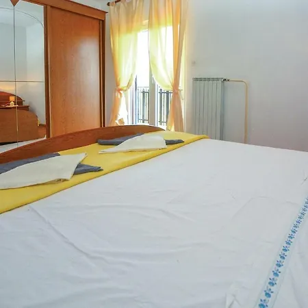 아파트 Four Bedroom In Smarje *