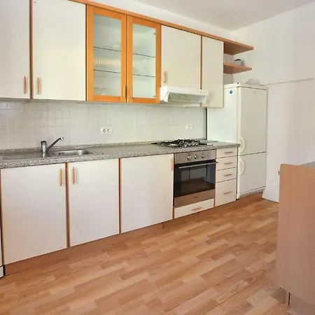 Apartmán Four Bedroom In Smarje *