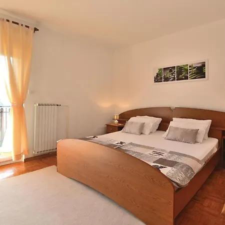 Four Bedroom In Smarje 아파트 *