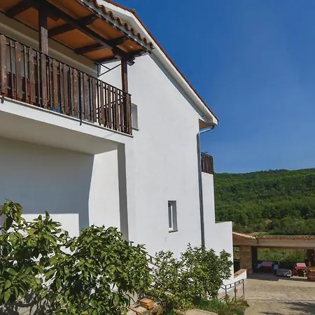 아파트 Four Bedroom In Smarje *